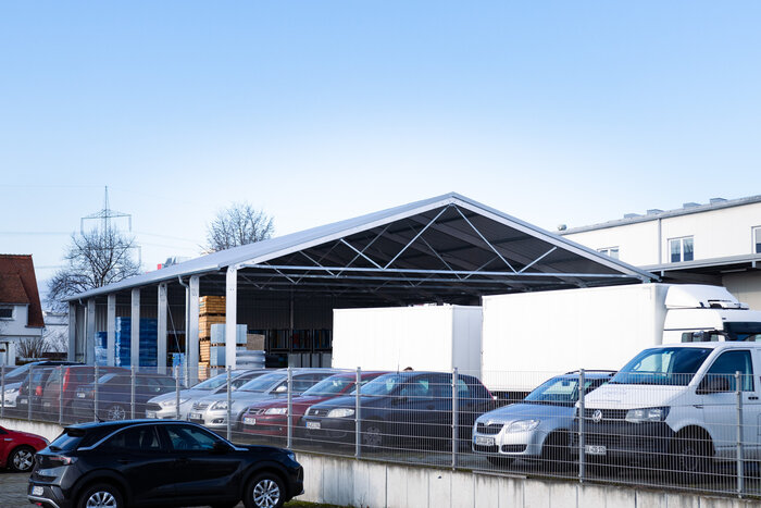 Überdachte Lagerfläche Außenansicht