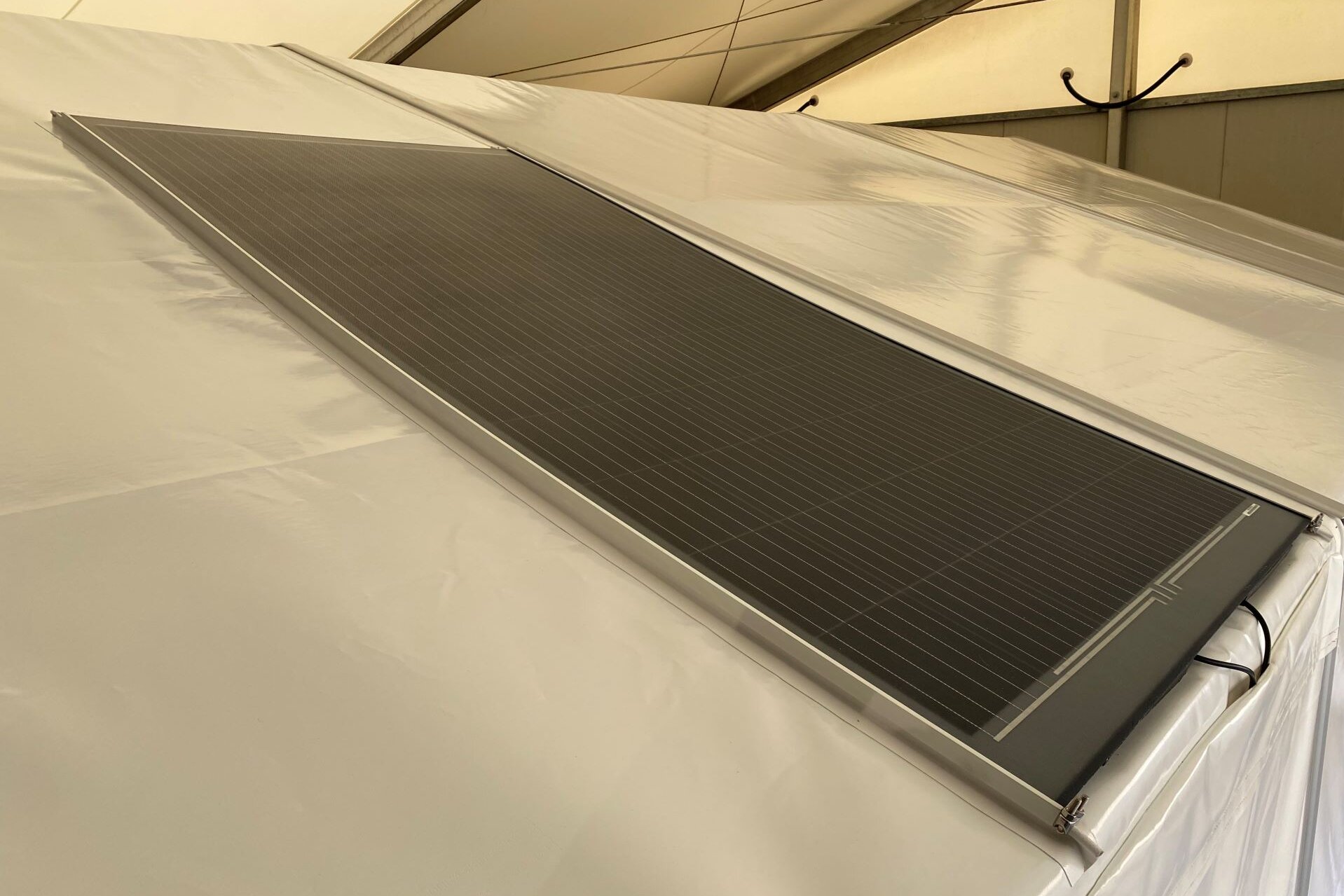 PV-Anlage auf einem MTE Truppenzelt