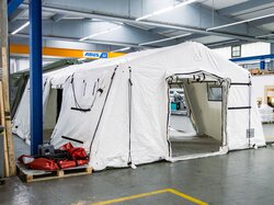 Komplettansicht des aufgebauten Rettungszelts MZI 42