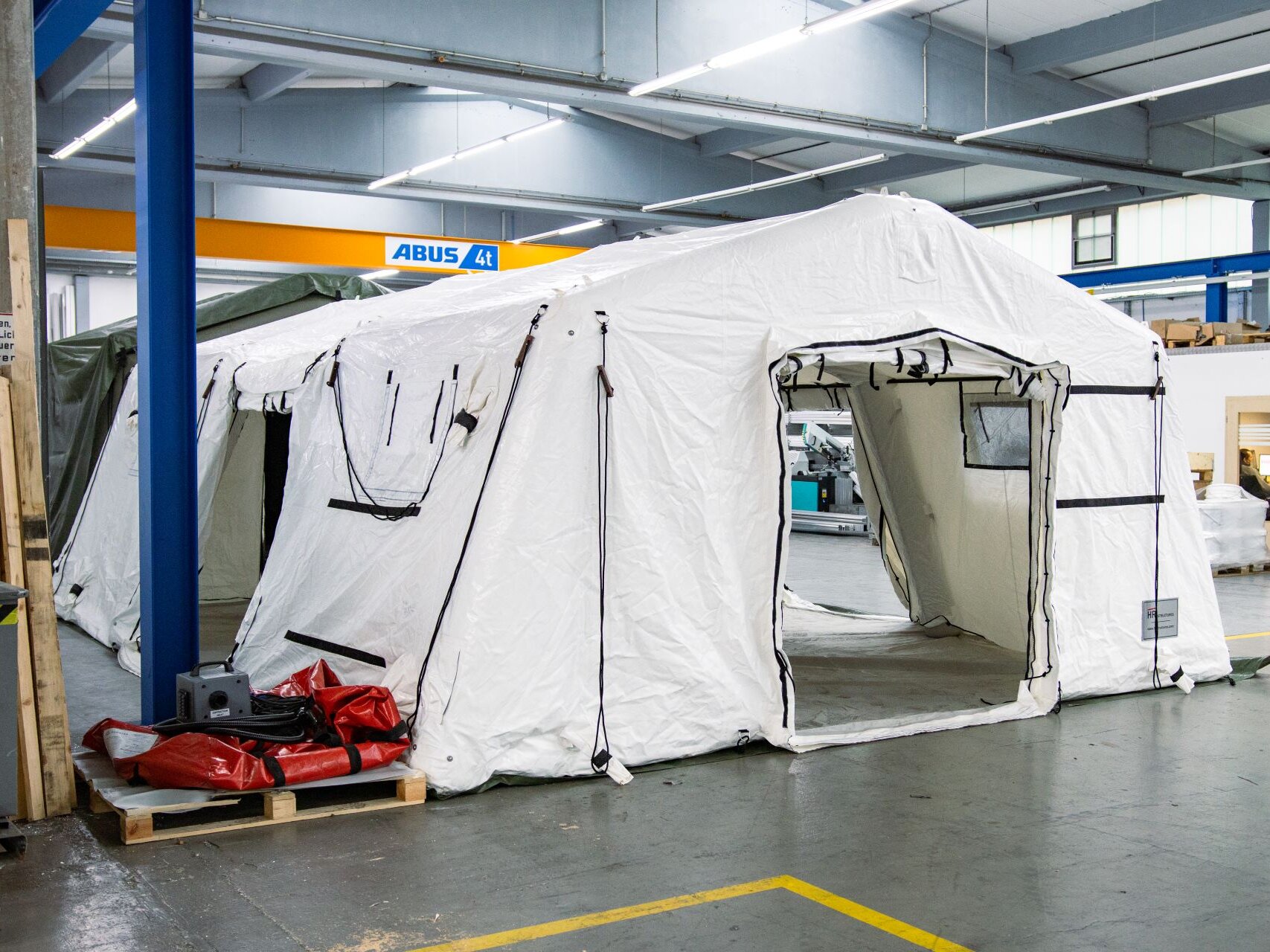 Komplettansicht des aufgebauten Rettungszelts MZI 42