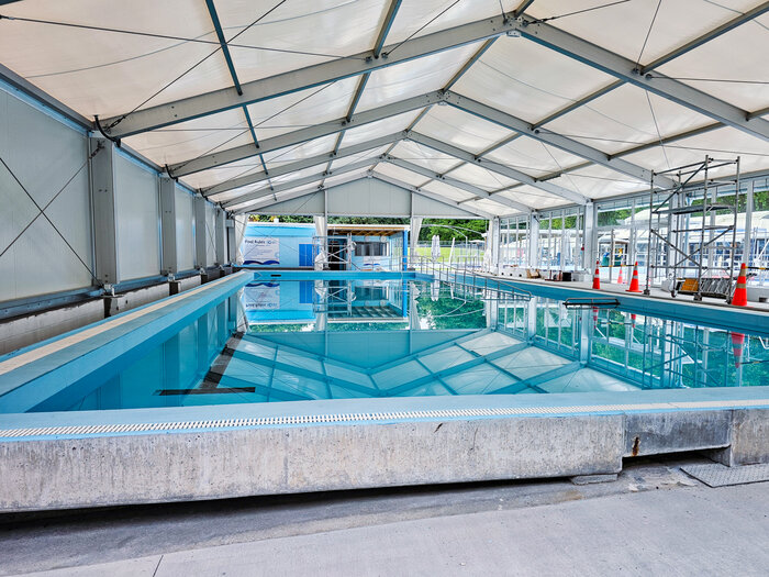 Pool enclosure for swimming pool complex