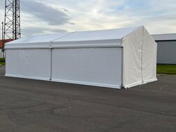 Truppenzelt Seitenansicht