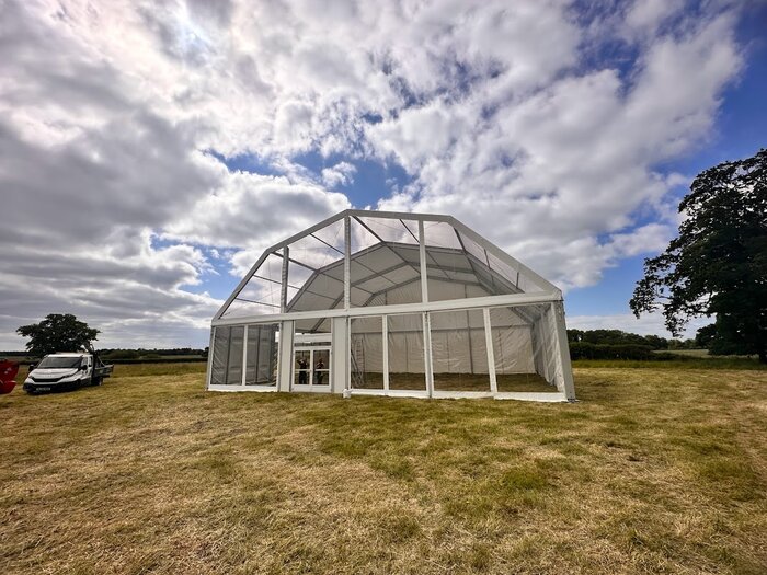 Polygonzelt Frontansicht