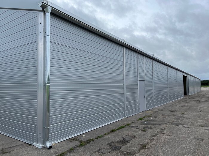 Seitenansicht einer Industrie Cargo-Halle