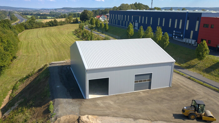 Industrie Cargo-Halle in ländlicher Umgebung