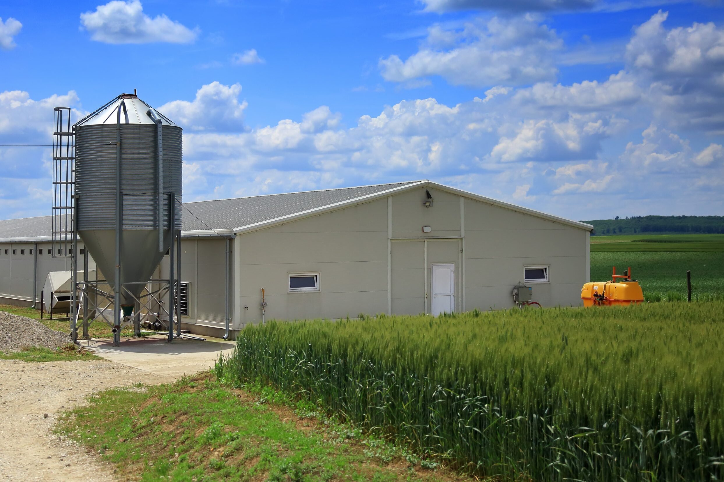 Industrieüberdachung auf landwirtschaftlichem Gelände