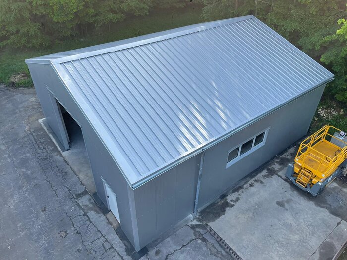 Roof of temporary warehouse