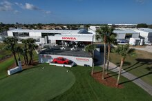 Eventzelt für Golfturnier mit Honda-Präsentation