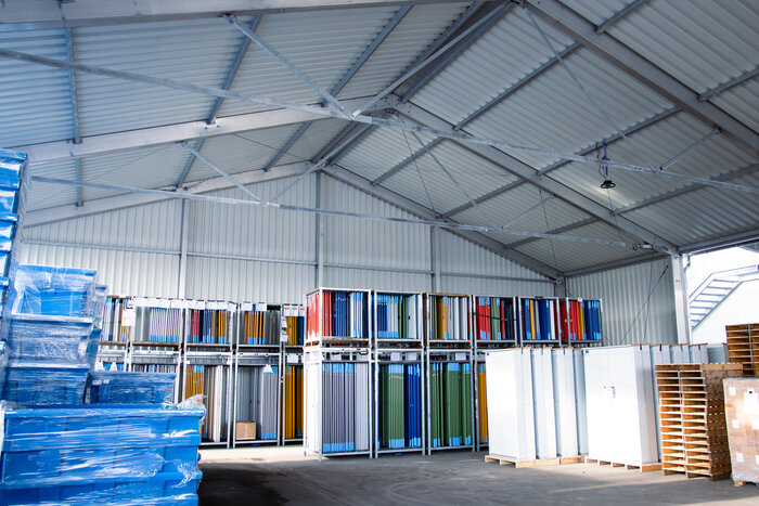 Überdachtes Lager Innenansicht