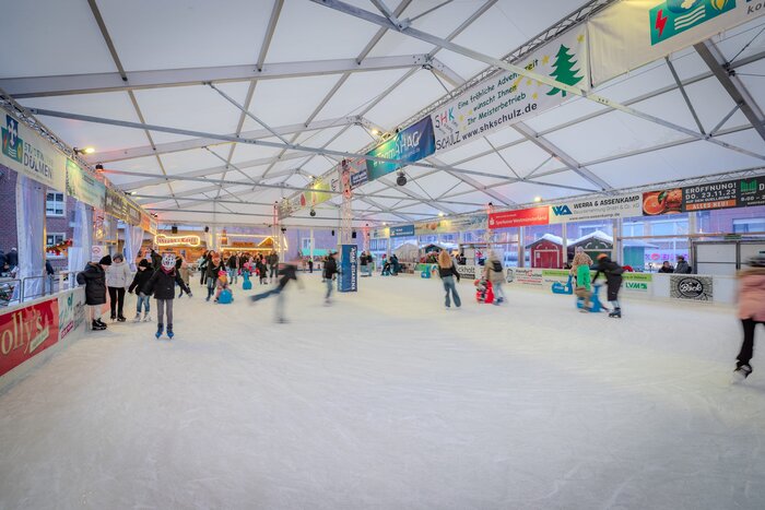 Eislauffläche mit Zeltdach Innenansicht