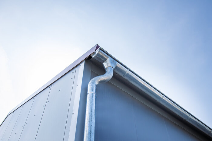 Detailed view of rain gutter