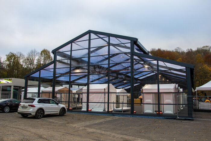 Außenansicht der Skyline Orangerie bei Tag