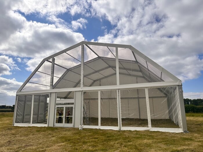 Polygonzelt Frontansicht