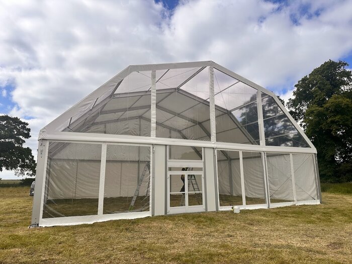 Polygonzelt Frontansicht