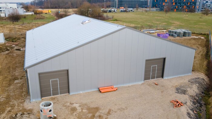 Industriehalle Front Luftaufnahme