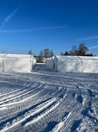 Truppenzelte in Winterlandschaft