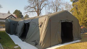 Schrägansicht Aufblasbares Rettungszelt MZI 39