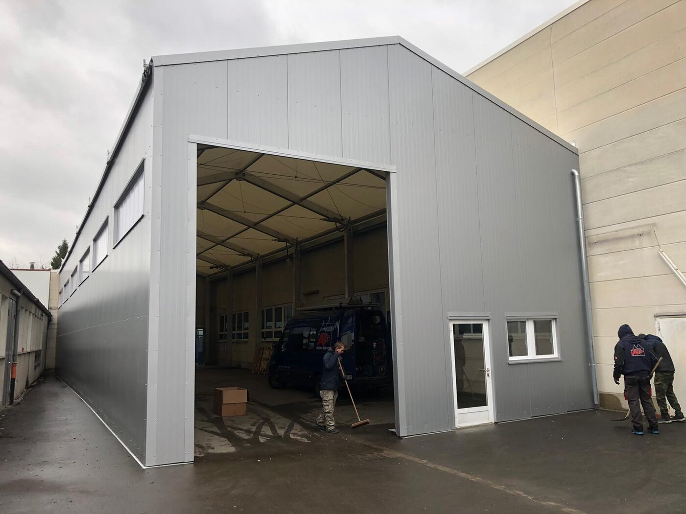 Application image warehouse front view