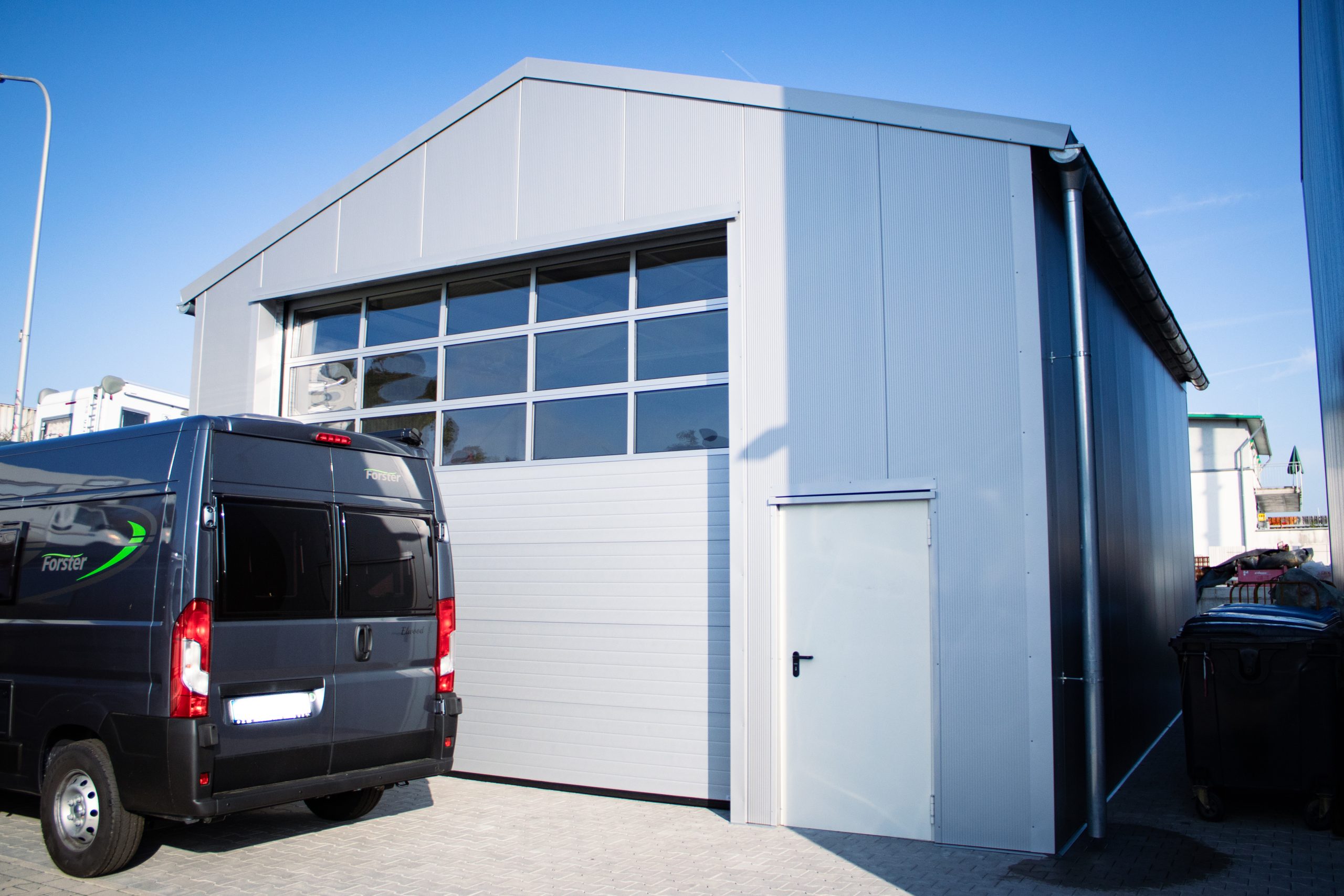 Gedämmte Industriehalle Frontansicht