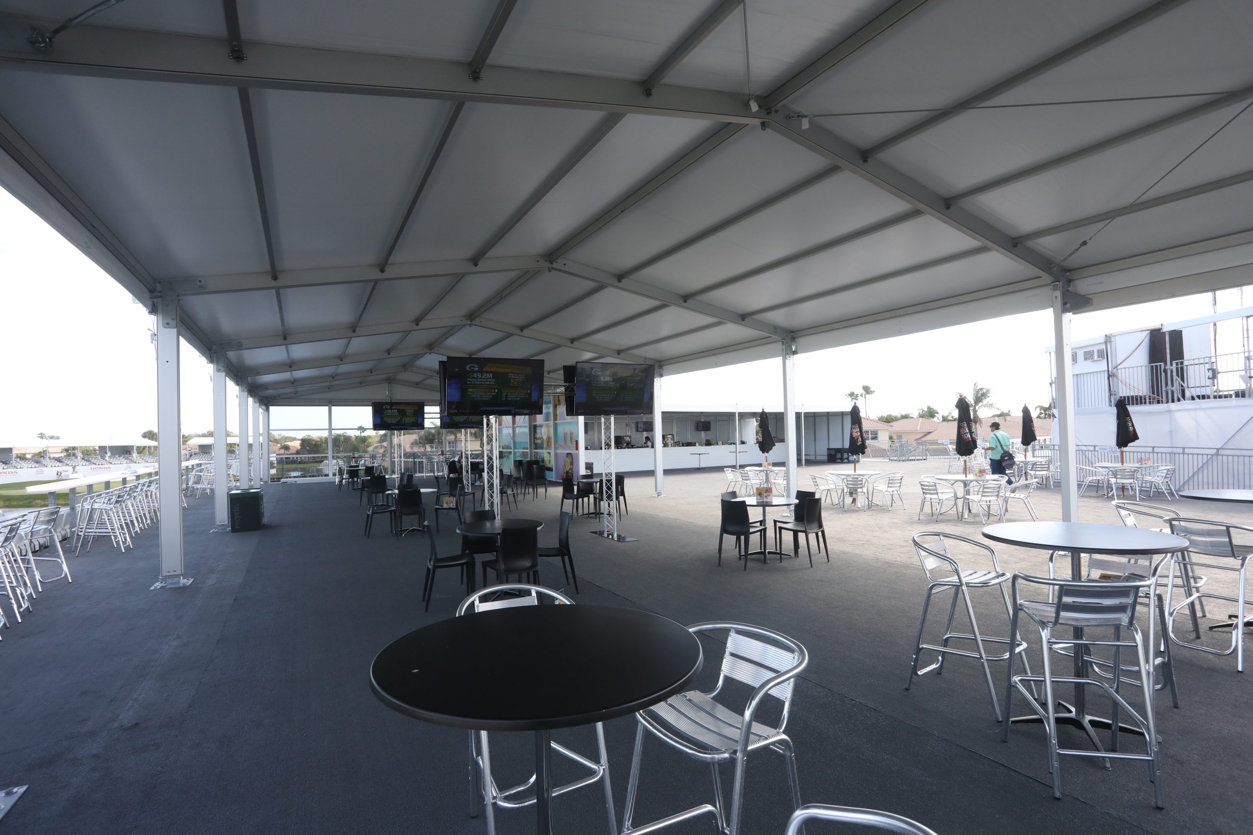 Customised tent solution for an American professional golf tournament - HR-Strucrures