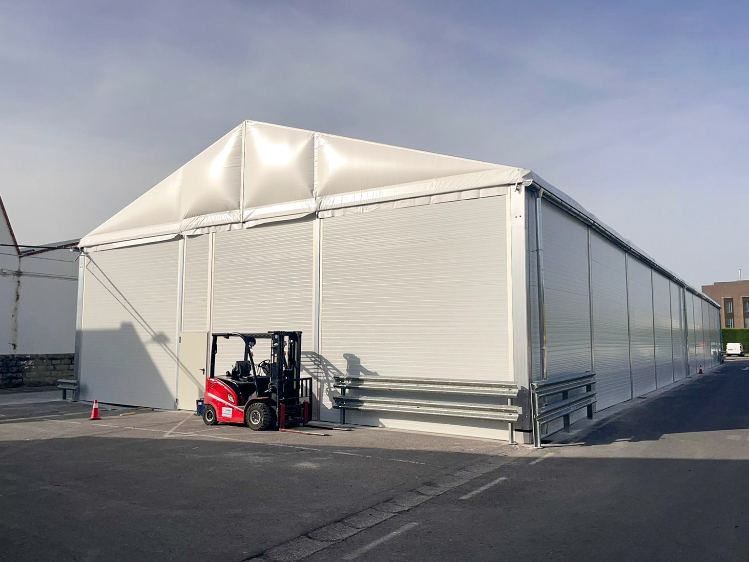 Leichtbauhalle Frontansicht