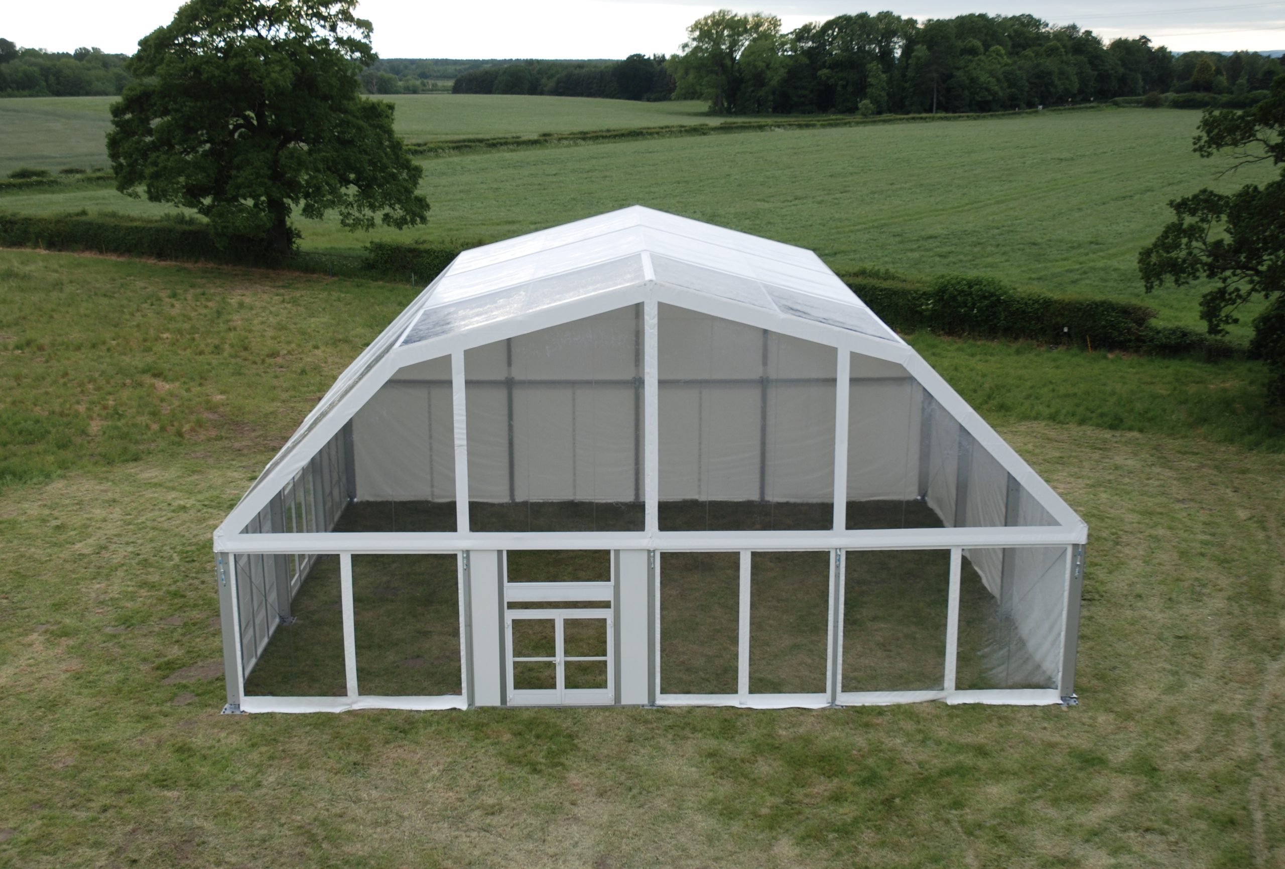 Polygonzelt Front aus der Vogelperspektive