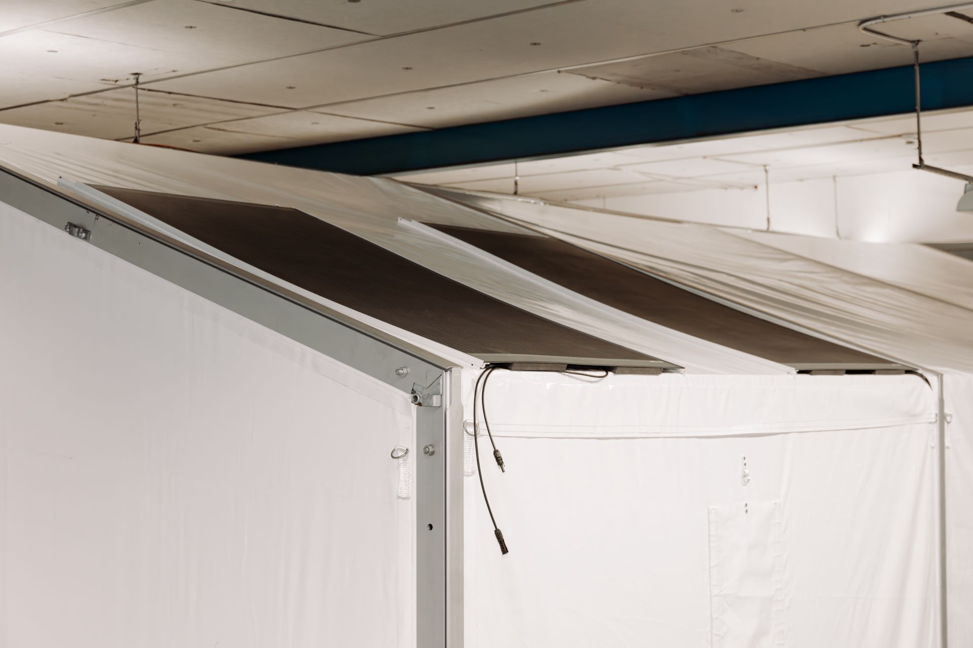 PV-Anlage auf einem MTE Truppenzelt