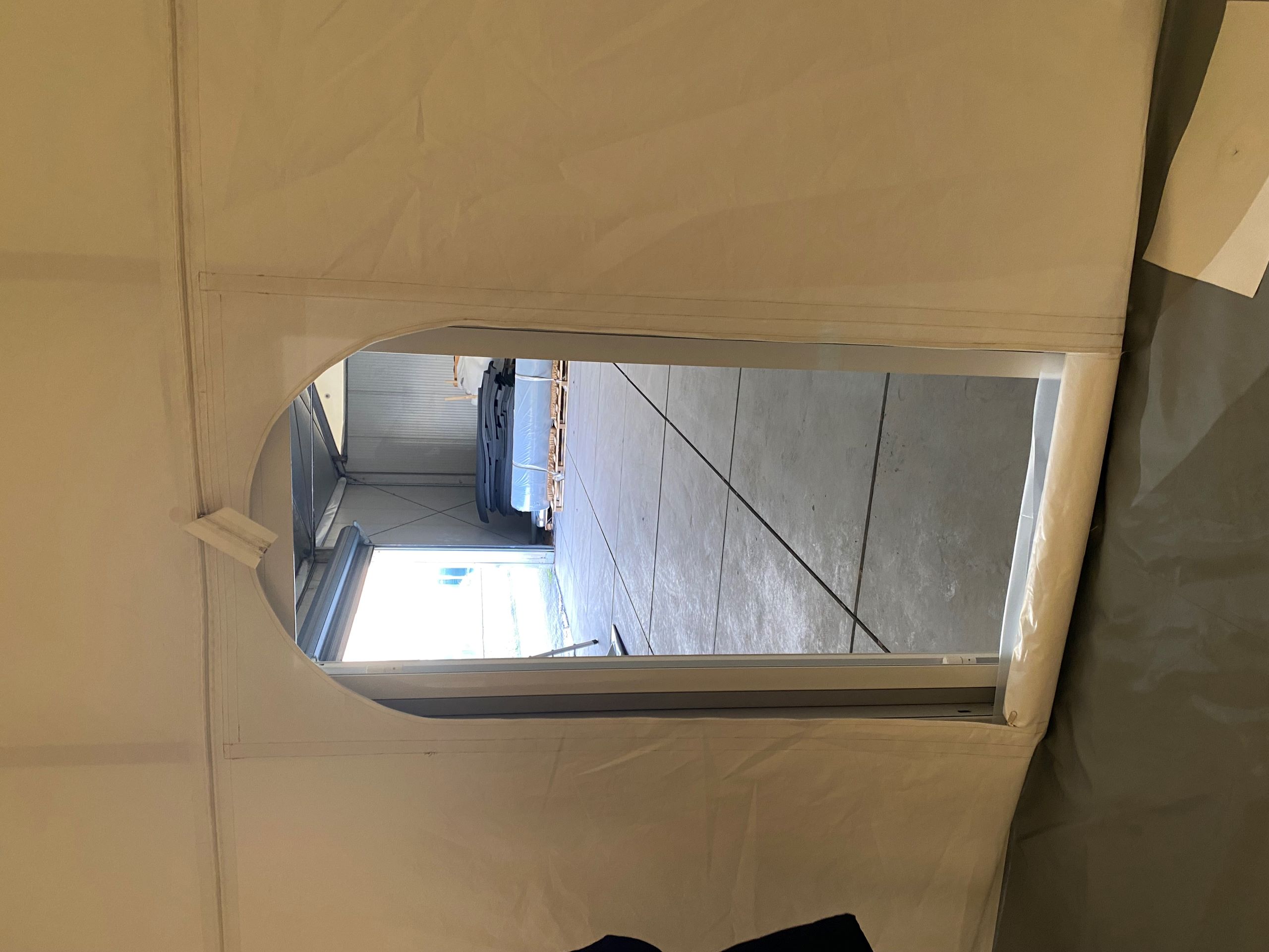 MTE Truppenzelt Innenansicht des Zelteingages