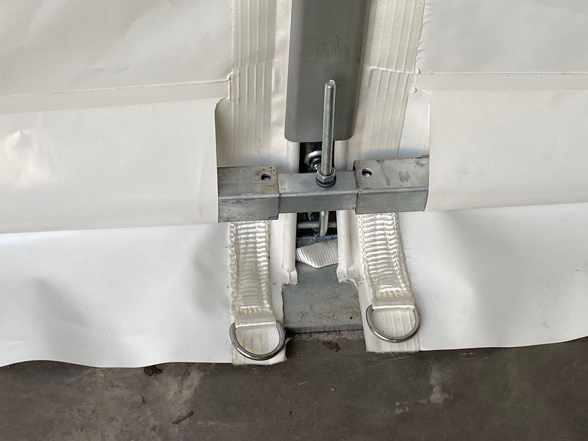 Intuitives Stecksystem des MTE Truppenzelts