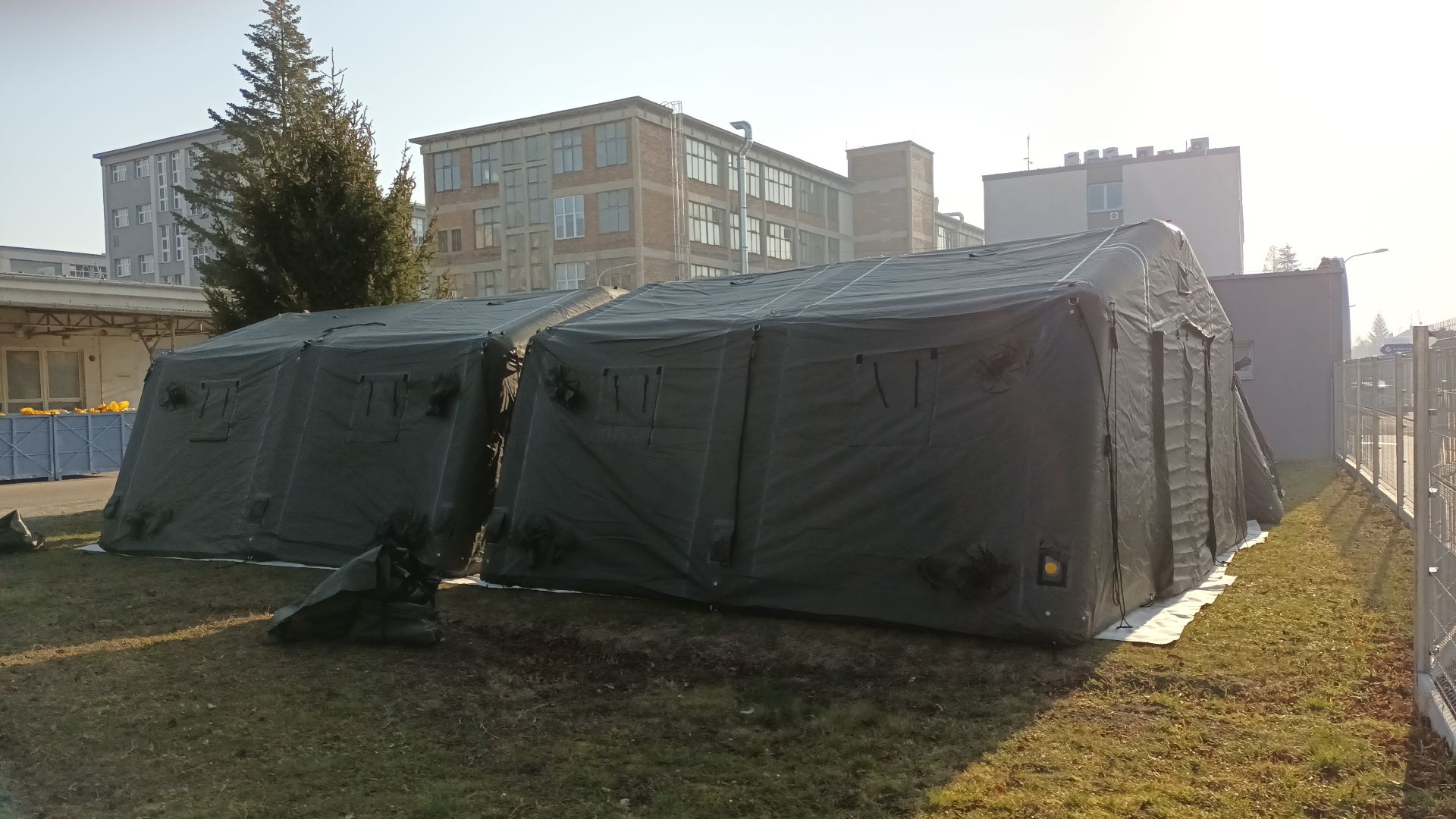 Außenansicht von einem Aufblasbaren Rettungszelt MZI 27