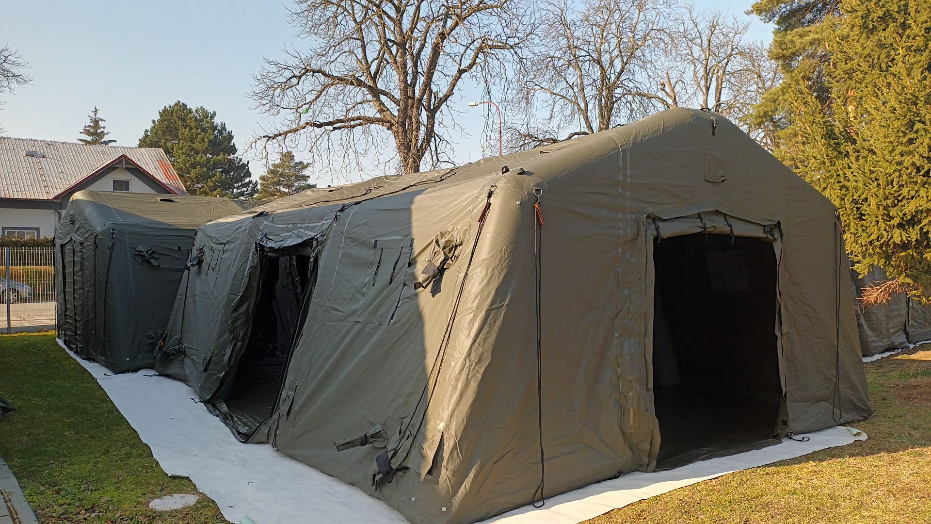 Schrägansicht Aufblasbares Rettungszelt MZI 39