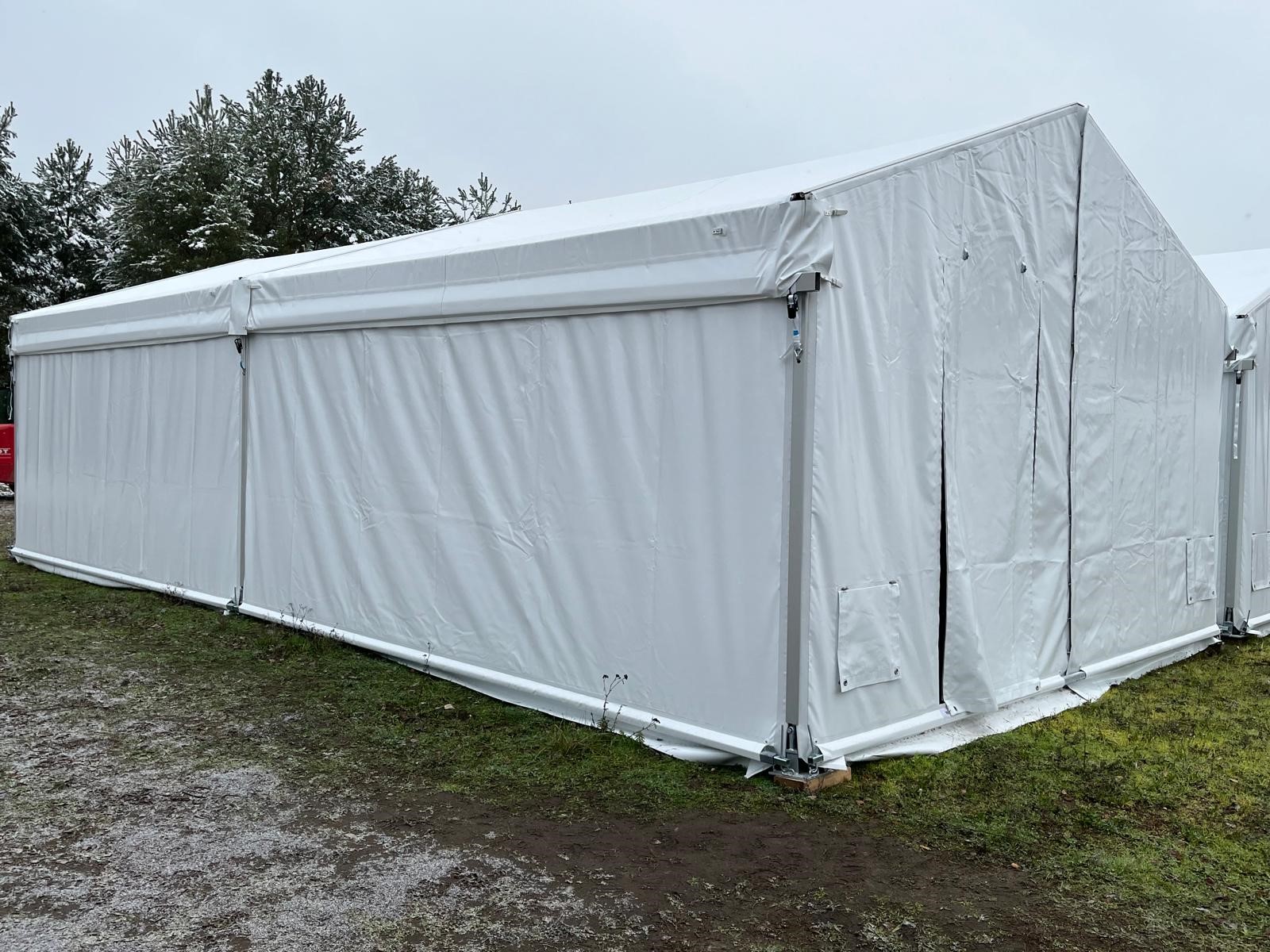 Truppenzelt Seitenansicht